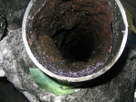 管内面に発生した錆コブと汚れ